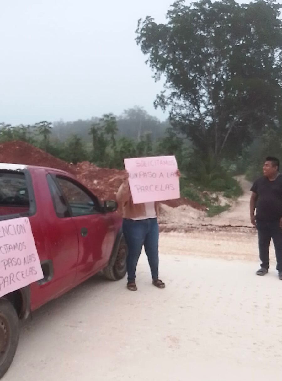 Plantón en la vía del Tren Maya en el tramo del Ejido Pedro A.&nbsp;Santos
