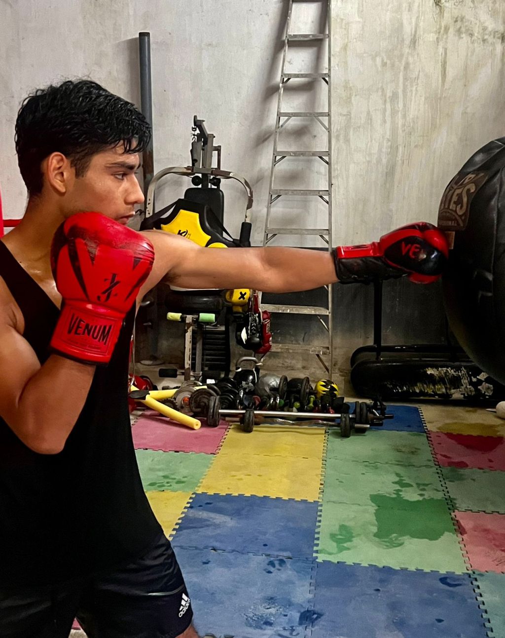 El Niño Gomez motivado por la pelea en «Chetumal» asegurando su 4&nbsp;victoria